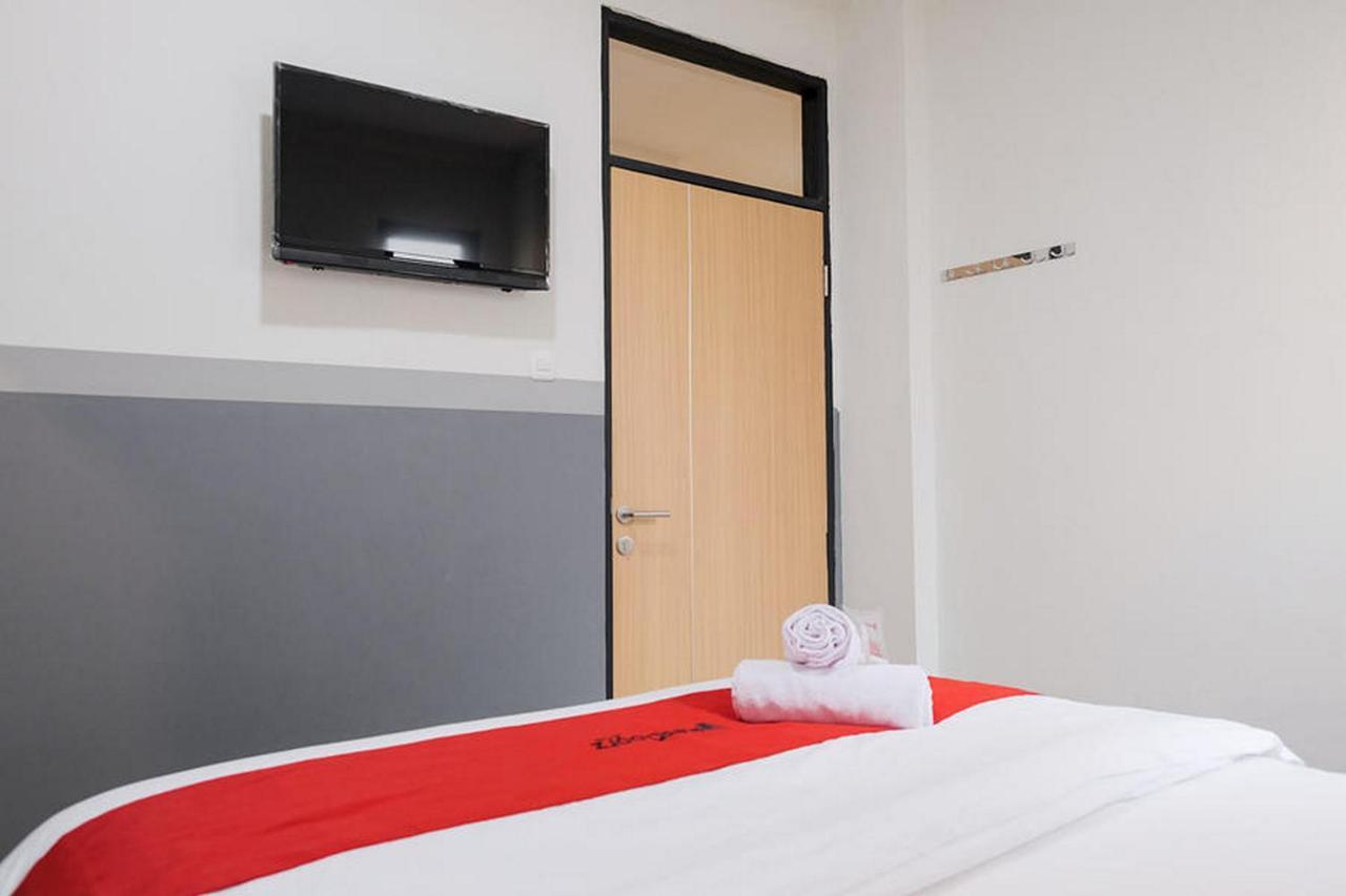 Reddoorz Plus Near Taman Anggrek Mall Jakarta Exterior foto
