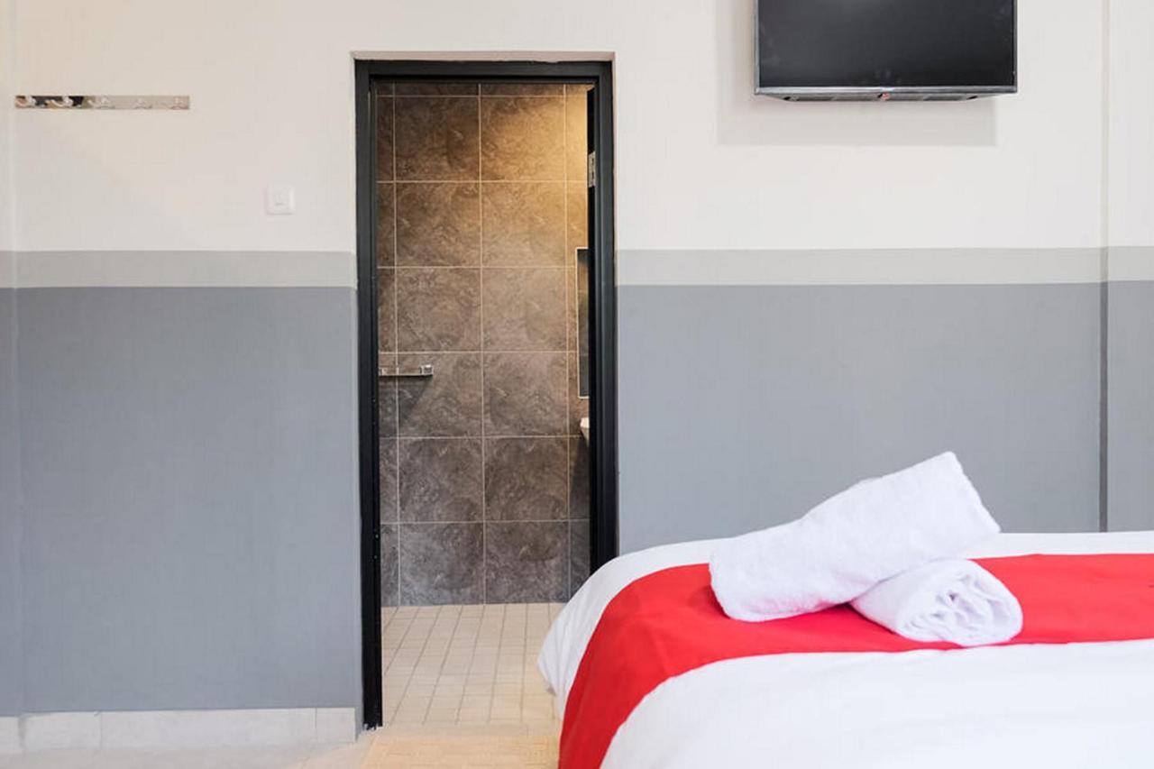 Reddoorz Plus Near Taman Anggrek Mall Jakarta Exterior foto