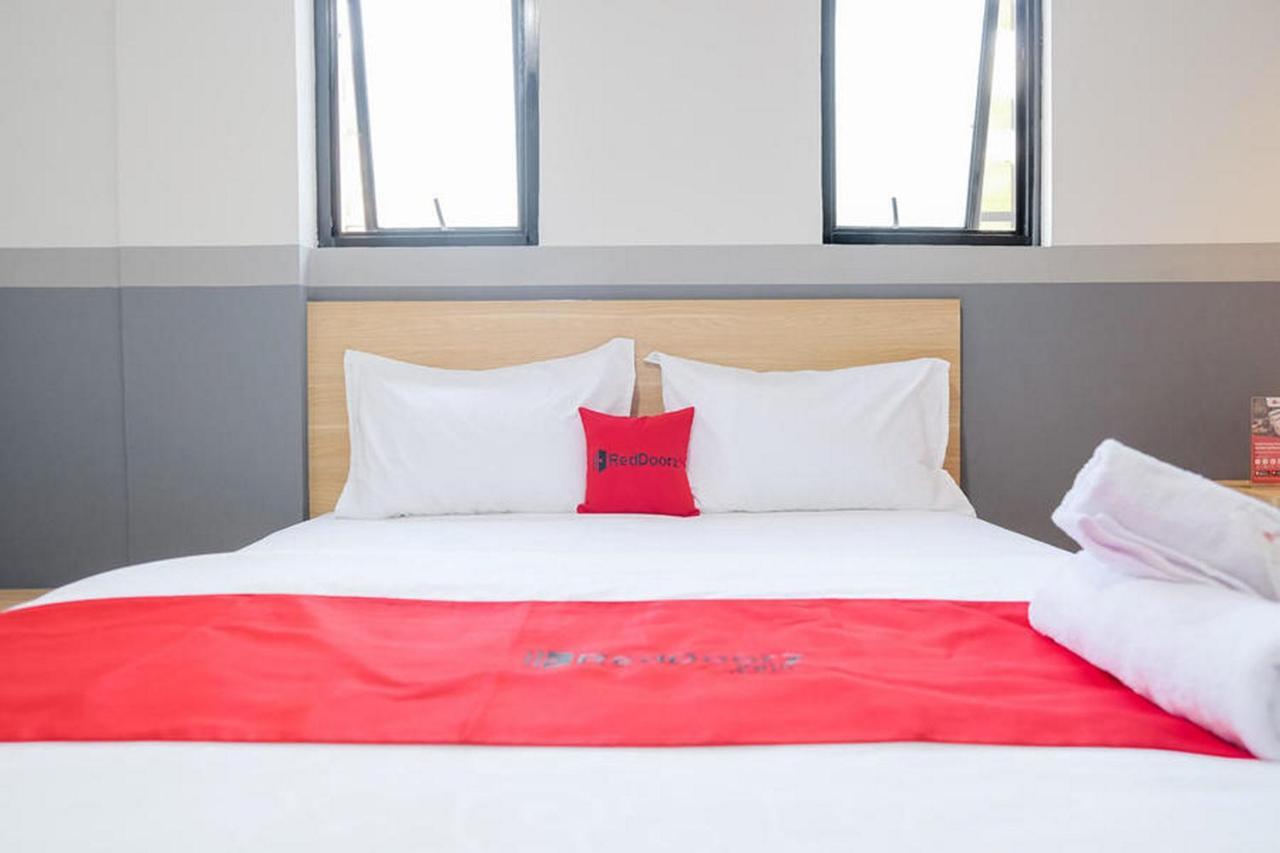Reddoorz Plus Near Taman Anggrek Mall Jakarta Exterior foto